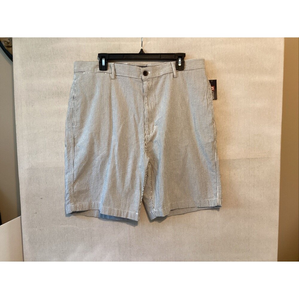 chaps shorts men’s 36  gray/white stripes seersucker flat front